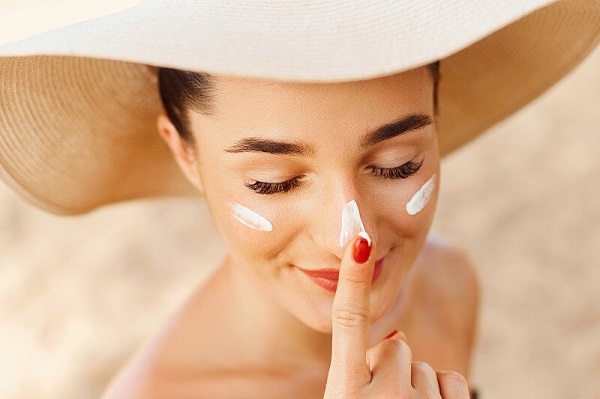 Sau khi điều trị laser da còn mỏng yếu dễ nhạy cảm, bạn phải chống nắng, bảo vệ da kỹ