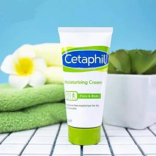 Cetaphil Moisturizing Cream được bào chế theo công thức ưu việt giúp làm mềm và cấp ẩm hiệu quả cho da