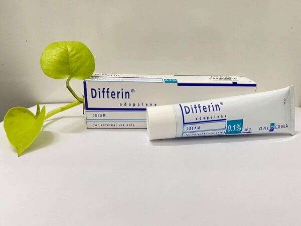 Kem Differin có thể gây ra một số tác dụng phụ như khô da, mẩn ngứa, đỏ, nóng rát,... Kem Differin có thể gây ra một số tác dụng phụ như khô da, mẩn ngứa, đỏ, nóng rát,...