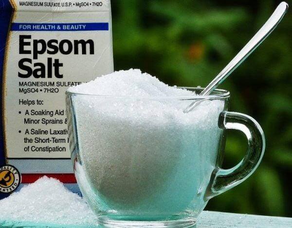Tránh sử dụng muối Epsom như một liệu pháp điều trị mụn lưng tại nhà nếu bạn có làn da nhạy cảm