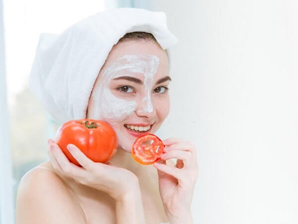 Đắp mặt nạ bằng cà chua là cách trị thâm mụn cho da dầu an toàn