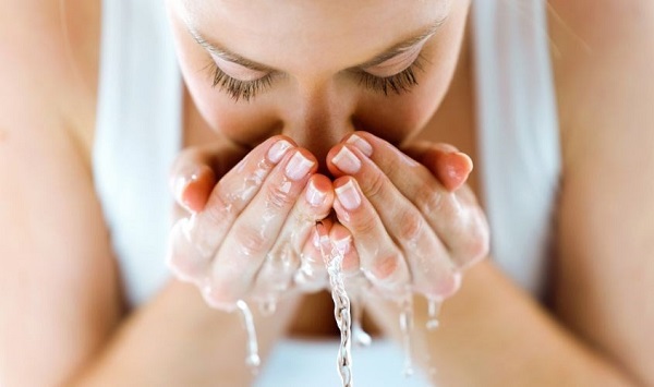 Làm sạch da là bước quan trọng trước khi dùng kem dưỡng